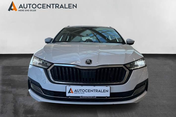 Hvid Skoda Octavia fra 2021