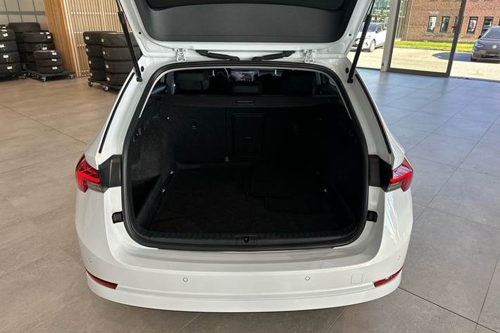Hvid Skoda Octavia fra 2021