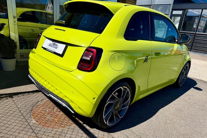 Gul Abarth 500e fra 2023