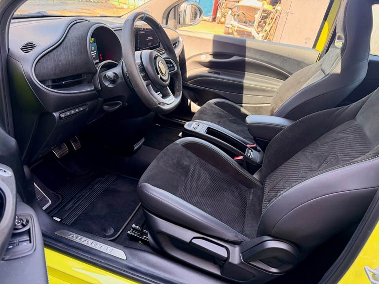 Abarth 500e Scorpionissima