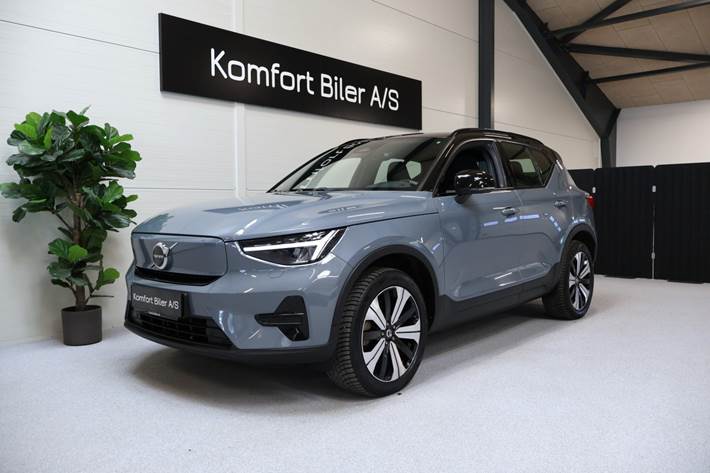 Grå Volvo XC40 fra 2023