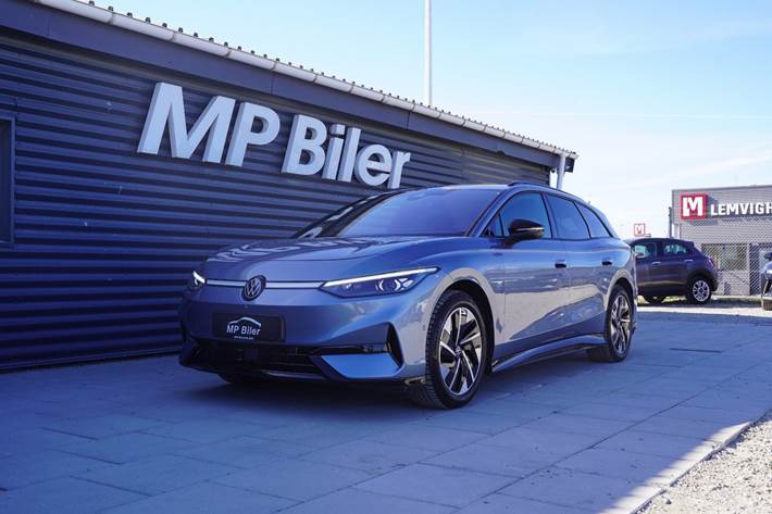 Blå VW ID.7 fra 2025 set udefra