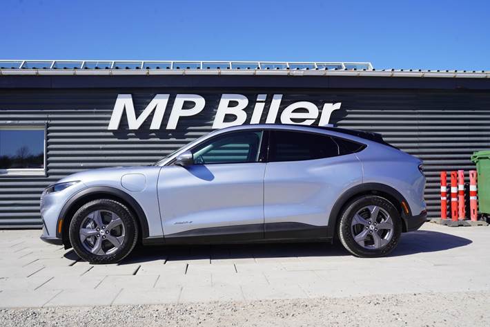Sølv Ford Mustang Mach-E fra 2024