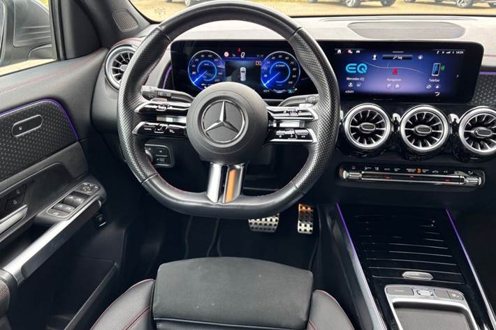 Grå Mercedes EQB250+ fra 2025