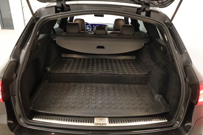 Grå Mercedes E300 de fra 2020