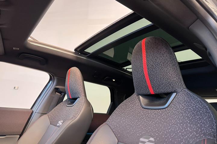 Sort Mini Countryman SE fra 2024 set indefra