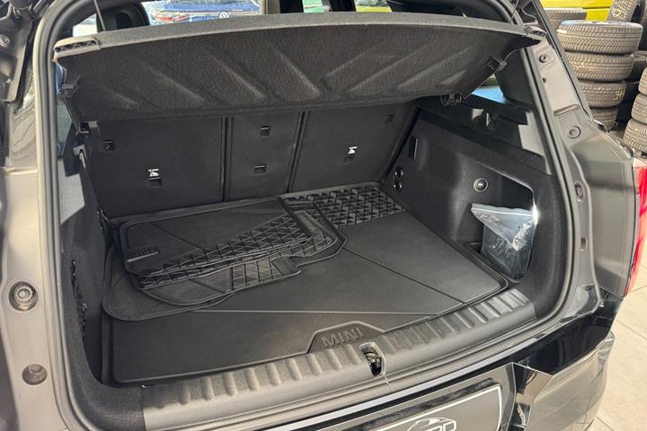 Sort Mini Countryman SE fra 2024