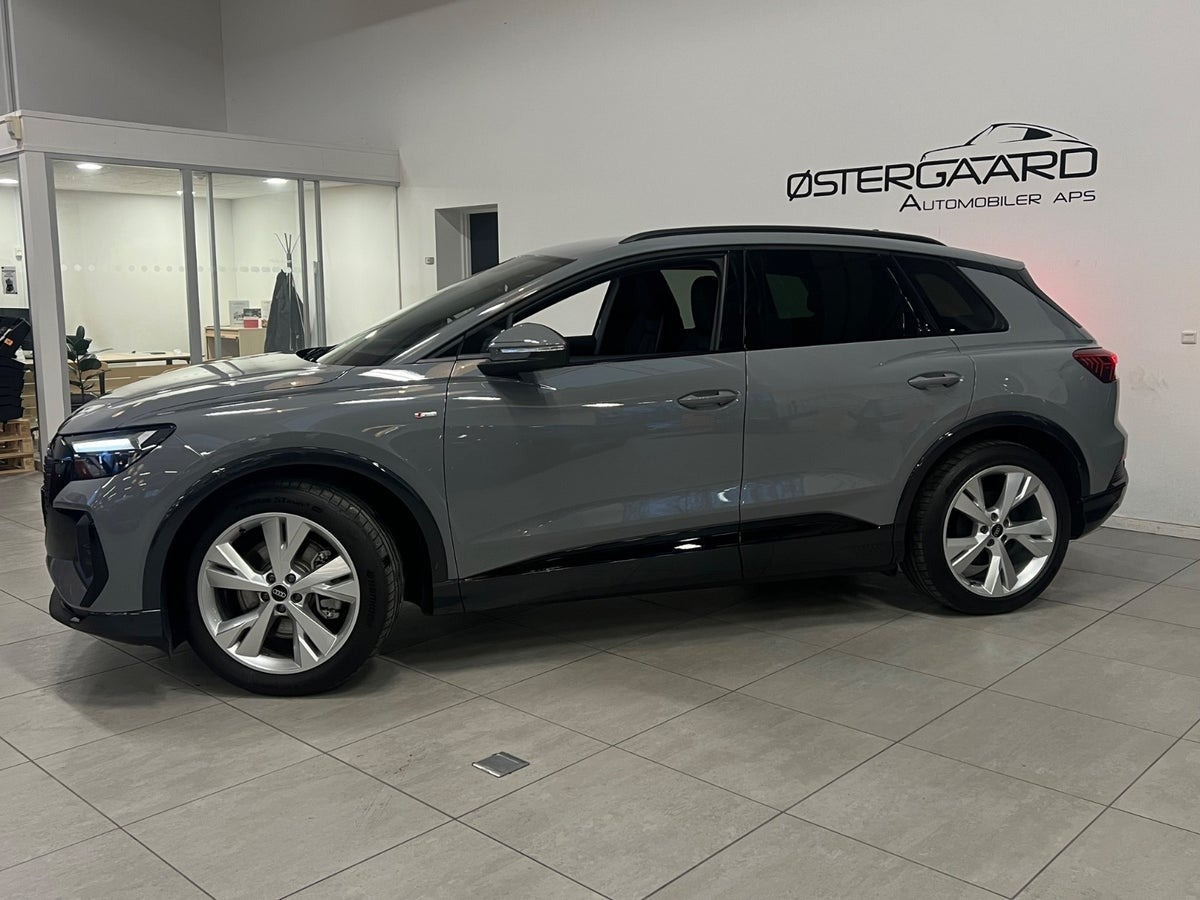 Grå Audi Q4 e-tron fra 2025