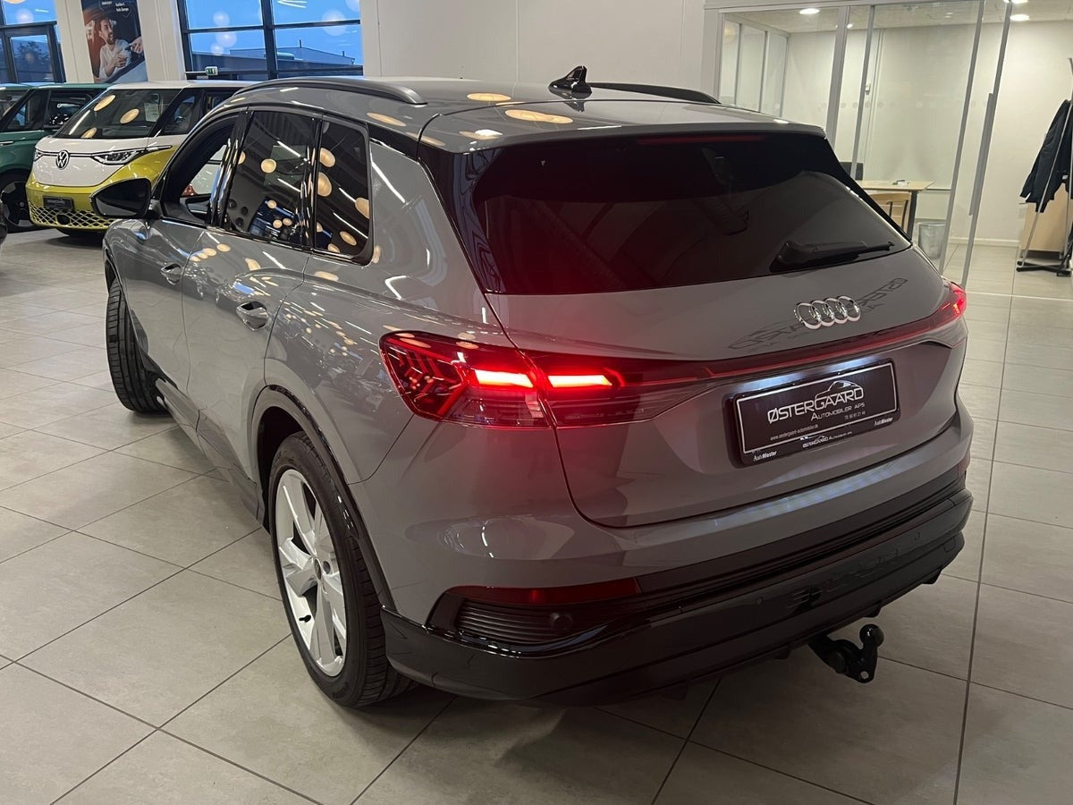 Grå Audi Q4 e-tron fra 2025