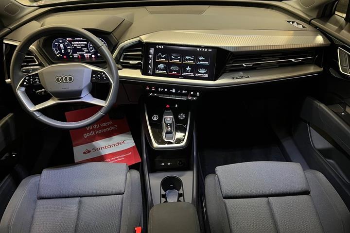 Grå Audi Q4 e-tron fra 2025