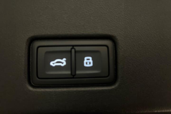Grå Audi Q4 e-tron fra 2025