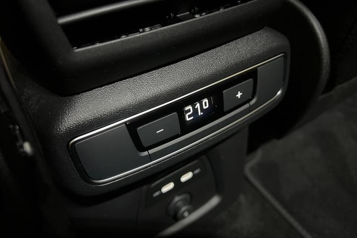 Grå Audi Q4 e-tron fra 2025