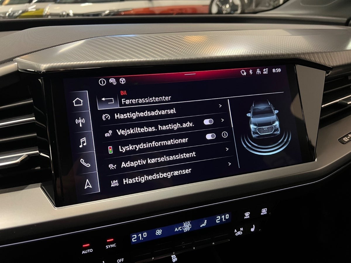 Grå Audi Q4 e-tron fra 2025