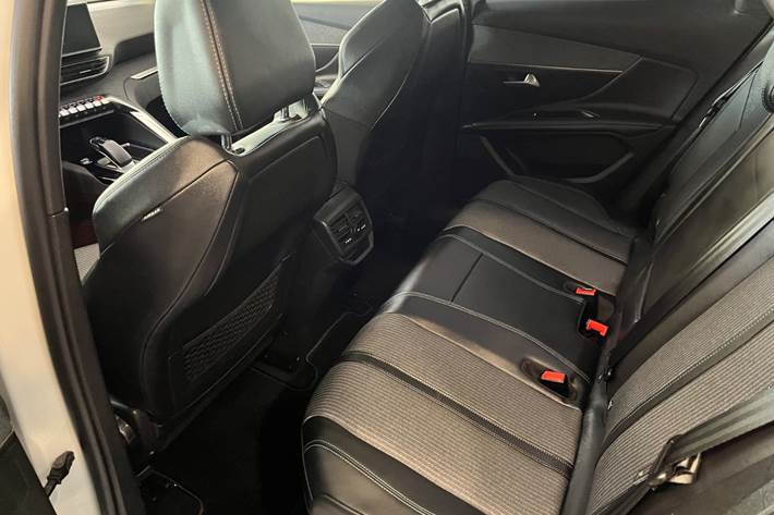 Hvid Peugeot 3008 fra 2021