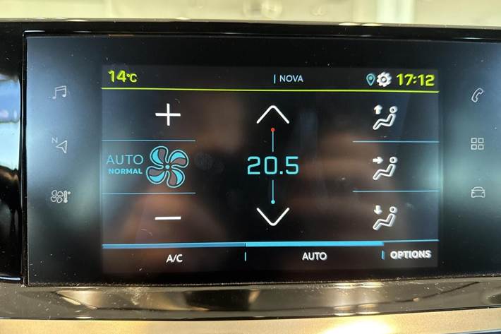 Sølv Peugeot e-208 fra 2021