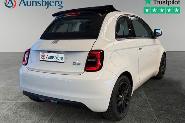 Hvid Fiat 500e fra 2023