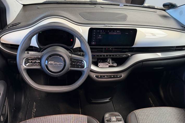 Hvid Fiat 500e fra 2023