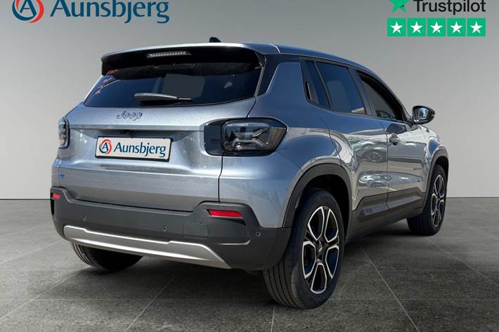 Sølv Jeep Avenger fra 2025