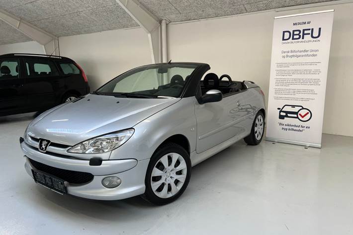 Grå Peugeot 206 fra 2004