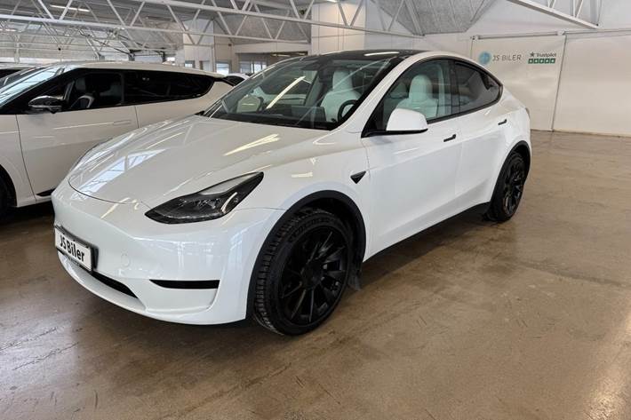 Hvid Tesla Model Y fra 2024