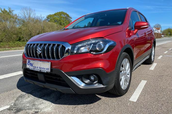 Rød Suzuki S-Cross fra 2019