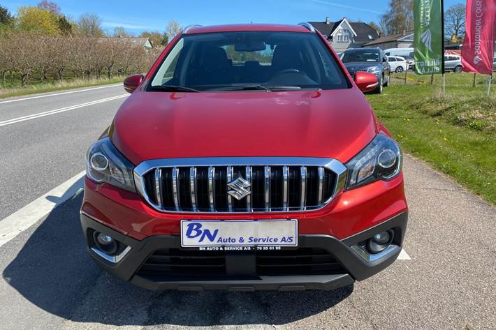 Rød Suzuki S-Cross fra 2019