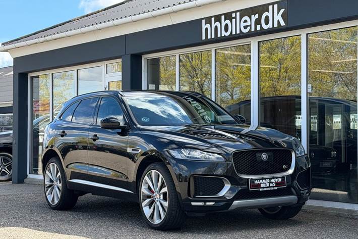 Sort Jaguar F-Pace fra 2017