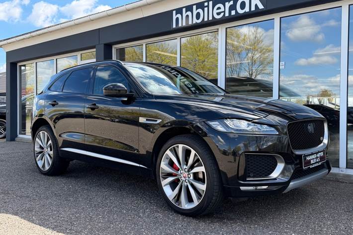 Sort Jaguar F-Pace fra 2017