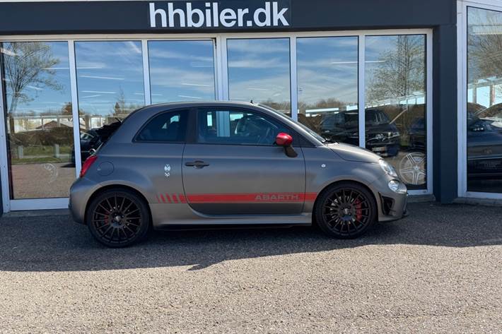 Grå Abarth 595C fra 2020
