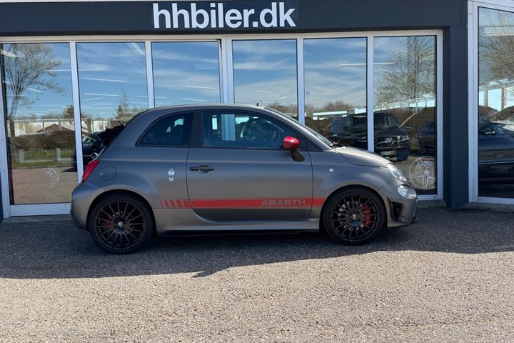 Grå Abarth 595C fra 2020