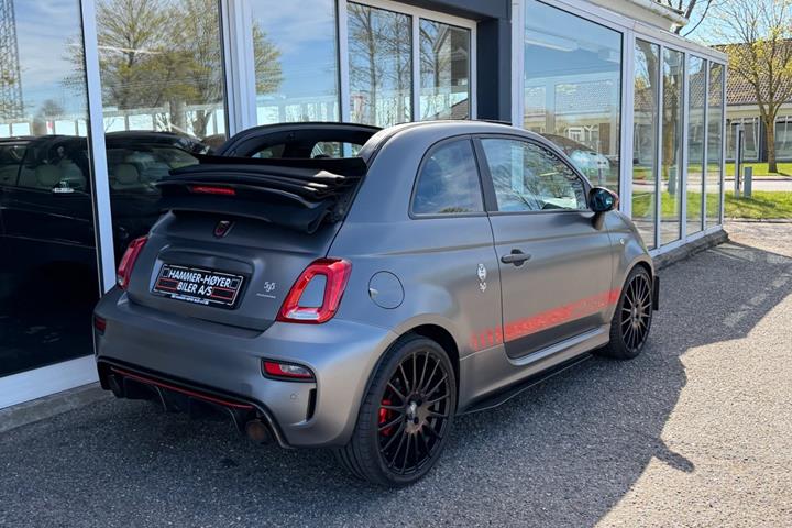 Grå Abarth 595C fra 2020