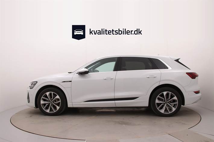 Hvid Audi e-tron fra 2022