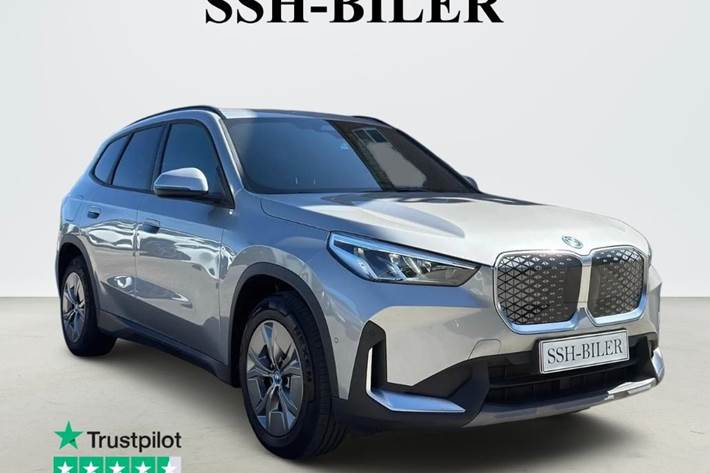 Sølv BMW iX1 fra 2024