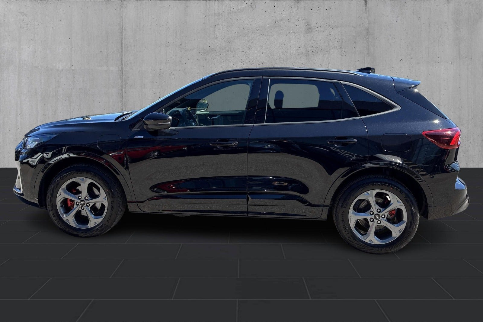 Sort Ford Kuga fra 2025