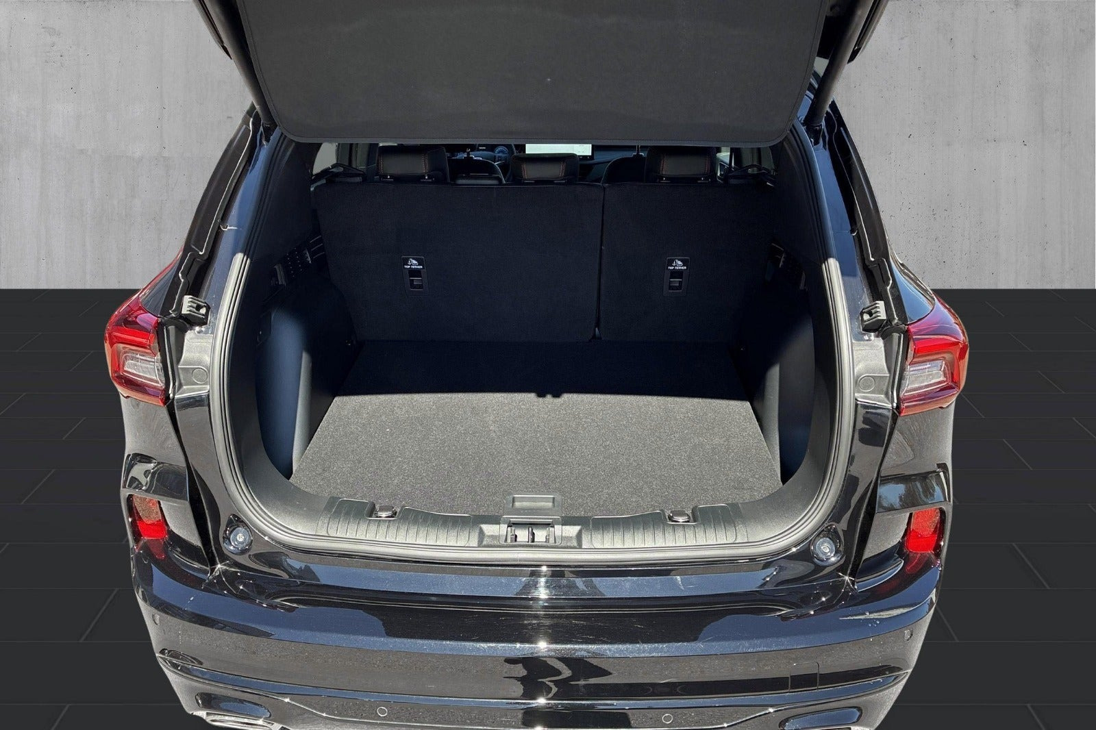 Sort Ford Kuga fra 2025