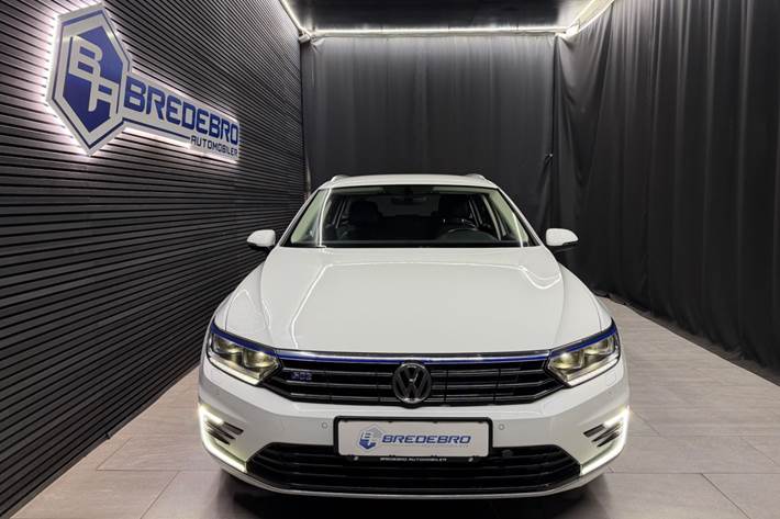 Hvid VW Passat fra 2018
