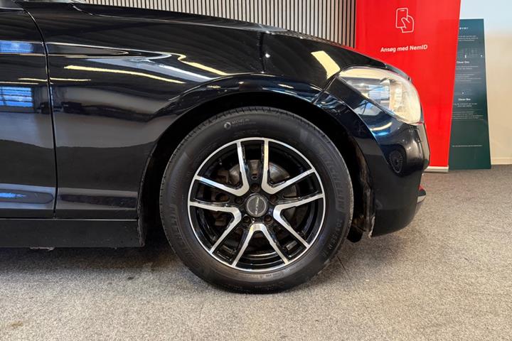 Sort BMW 118d fra 2015