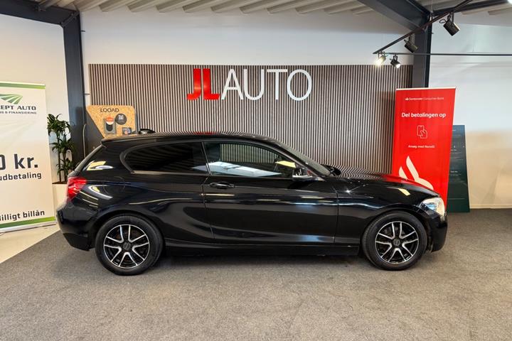 Sort BMW 118d fra 2015