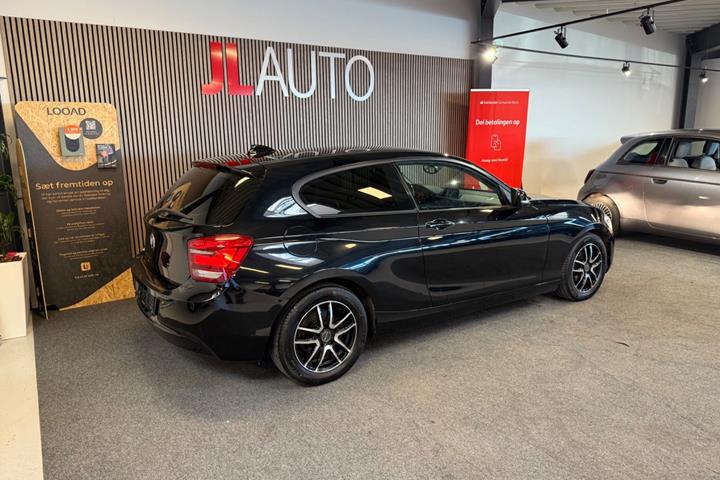 Sort BMW 118d fra 2015