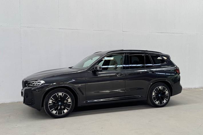 Grå BMW iX3 fra 2022