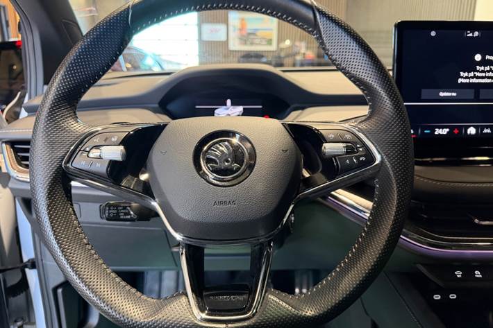 Hvid Skoda Enyaq fra 2023