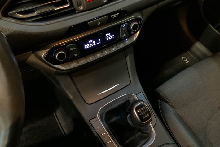 Grå Hyundai i30 fra 2021