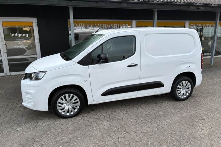 Hvid Peugeot Partner fra 2022
