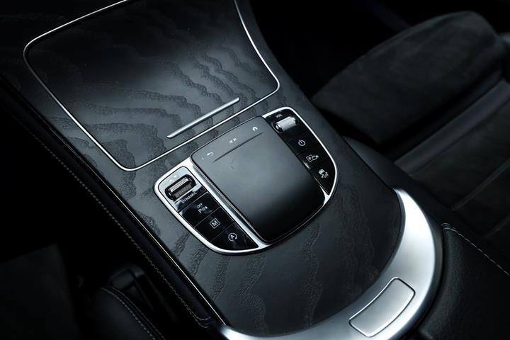 Sort Mercedes GLC400 d fra 2020