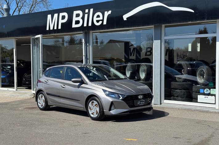 Grå Hyundai i20 fra 2021