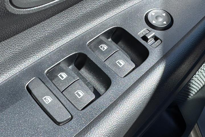 Grå Hyundai i20 fra 2021
