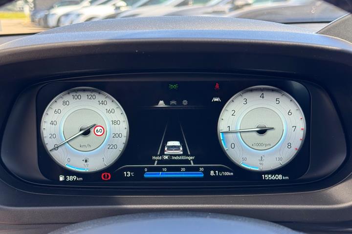 Grå Hyundai i20 fra 2021