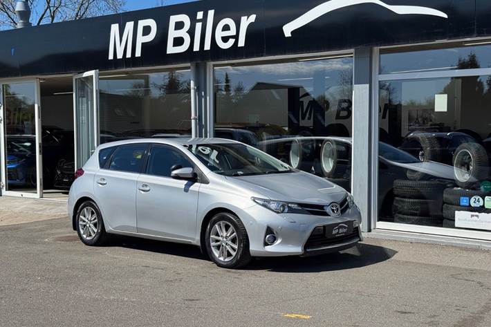 Sølv Toyota Auris fra 2012