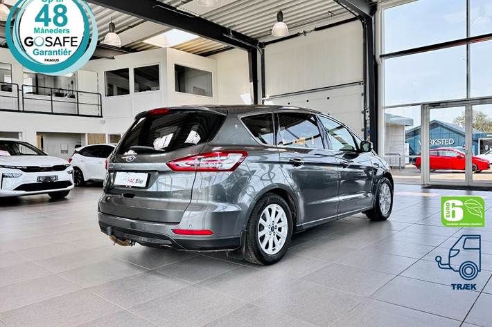Grå Ford S-MAX fra 2015