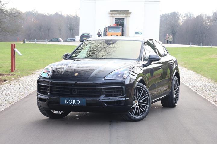 Sort Porsche Cayenne S fra 2019 set udefra